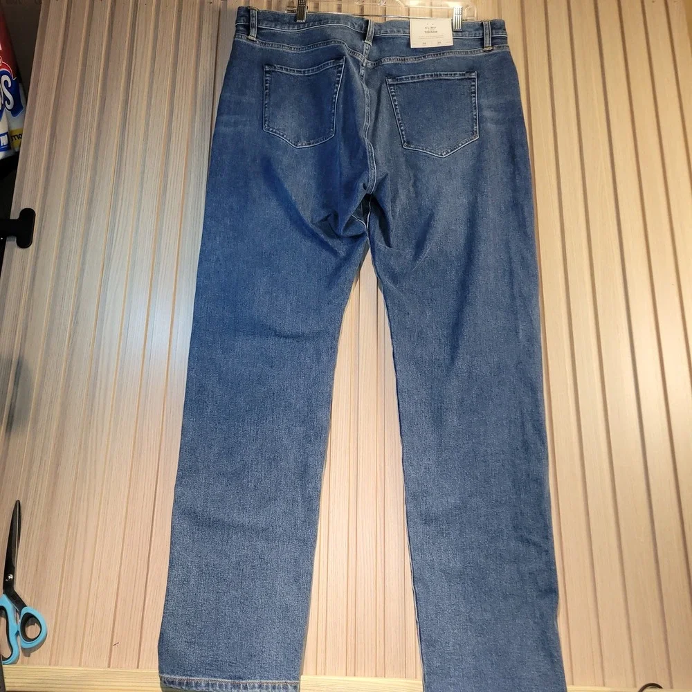 Flint and Tinder Mens Straight Fit Jeans 38x34 Medium Wash Blue F-520032 NWT
